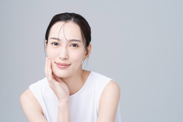 目力の強い女性