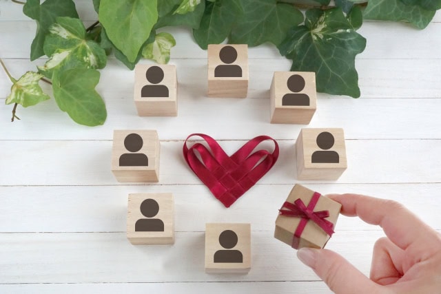 人にかこまれたハート