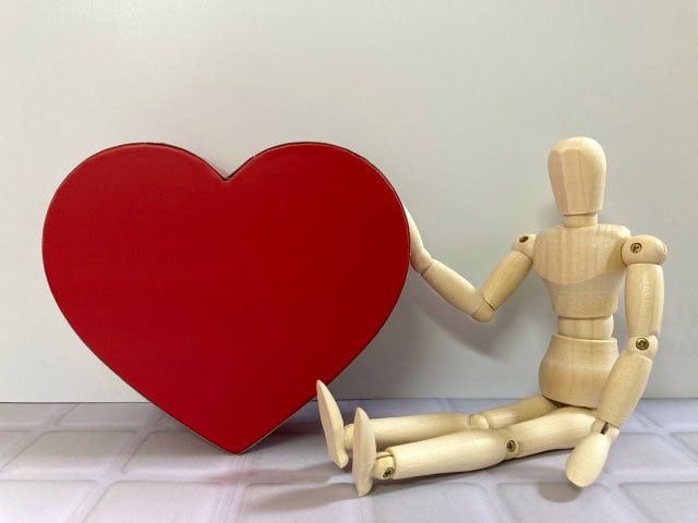ハートと人形