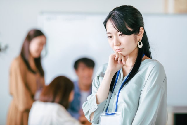 人間関係に悩む女性