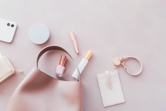 カバンと財布と携帯