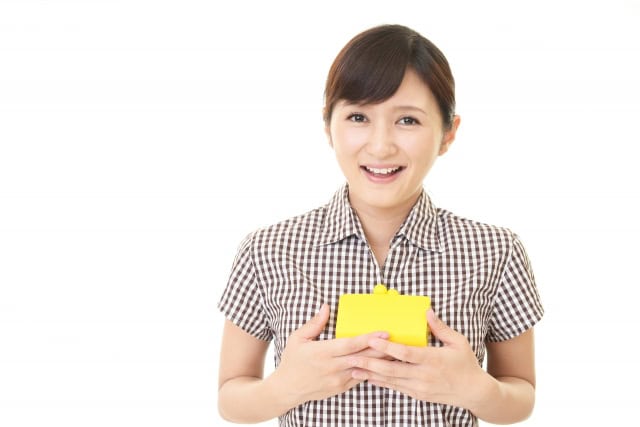 財布が見つかった女性