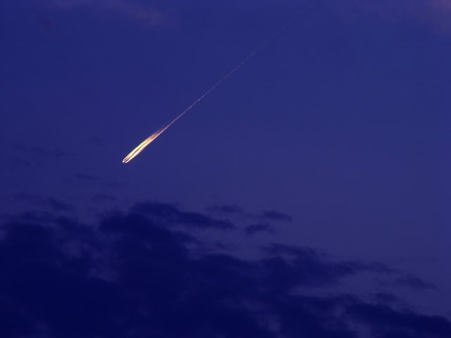 赤い流れ星